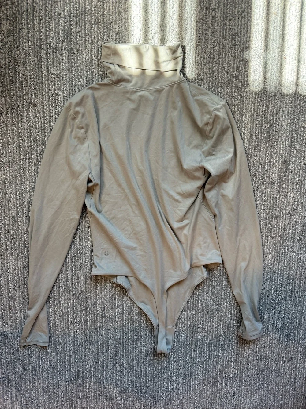 Lululemon Beige Long Sleeve Turtleneck Bodysuit Women’s Medium Mock Neck Stretch